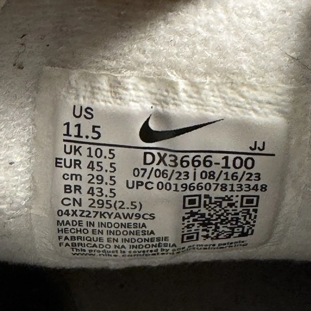 Nike Air Max‎ Solo Mens White Black Sneakers DX3666-100 Size 11.5
